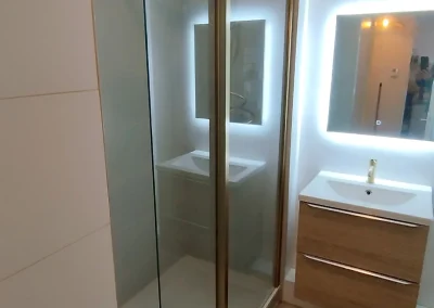 Rénovation salle de bain Palavas-les-Flots : une baignoire transformée en salle d&rsquo;eau lumineuse